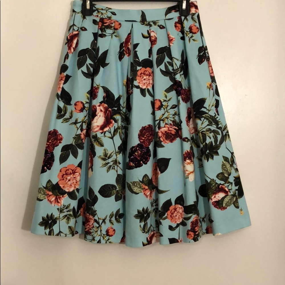 CeCe floral skirt with pockets!